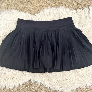 LULULEMON- Mini Pleat Skirt